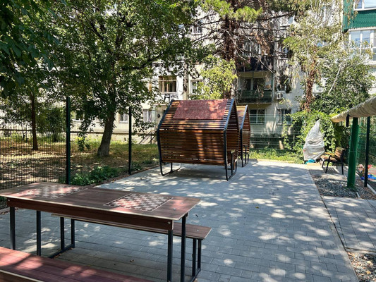 Продам трехкомнатную (3-комн.) квартиру, Набережная имени 60-летия СССР ул, 83а, Симферополь г