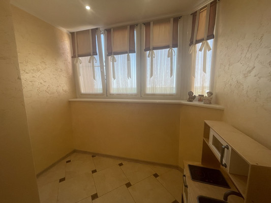 Продам трехкомнатную (3-комн.) квартиру, Больничный (Климовск мкр.) проезд, 2к2, Подольск г