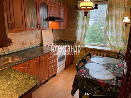 Продам трехкомнатную (3-комн.) квартиру, Гагарина ул, 39, Выборг г