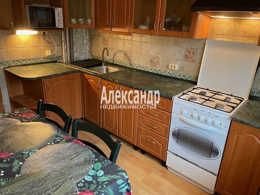 Продам трехкомнатную (3-комн.) квартиру, Гагарина ул, 39, Выборг г