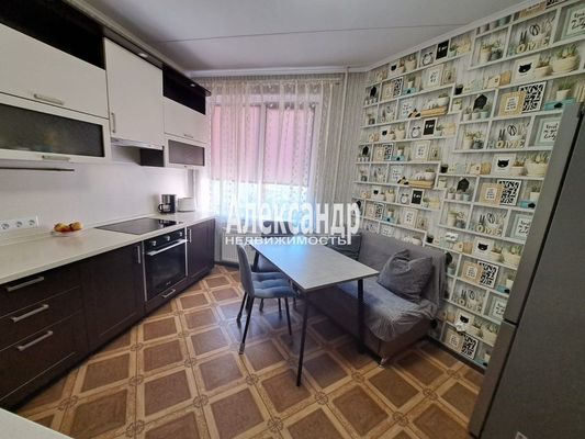 Продам трехкомнатную (3-комн.) квартиру, Знаменская ул, 1/8, Всеволожск г