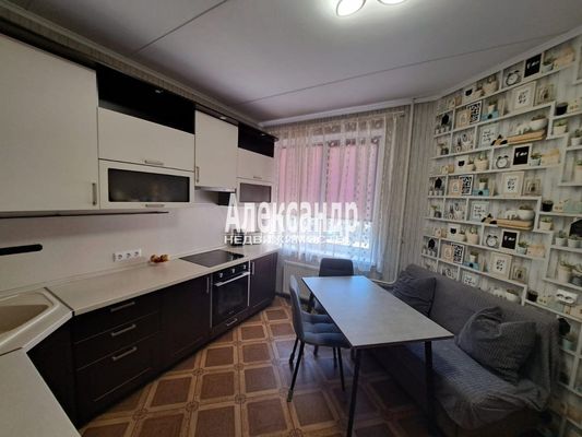 Продам трехкомнатную (3-комн.) квартиру, Знаменская ул, 1/8, Всеволожск г