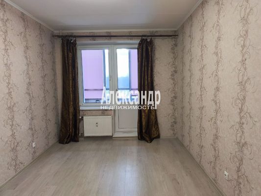 Продам трехкомнатную (3-комн.) квартиру, Знаменская ул, 1/8, Всеволожск г