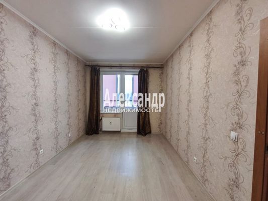 Продам трехкомнатную (3-комн.) квартиру, Знаменская ул, 1/8, Всеволожск г