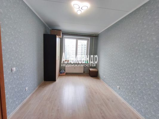 Продам трехкомнатную (3-комн.) квартиру, Знаменская ул, 1/8, Всеволожск г