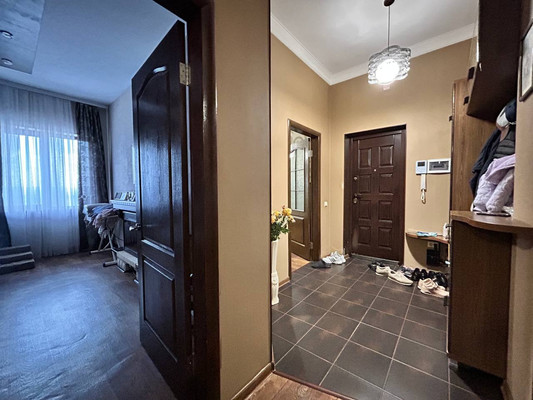 Продам двухкомнатную (2-комн.) квартиру, Ковыльная ул, 90, Симферополь г