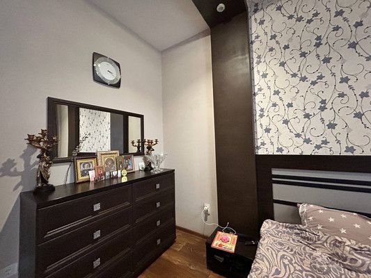 Продам двухкомнатную (2-комн.) квартиру, Ковыльная ул, 90, Симферополь г