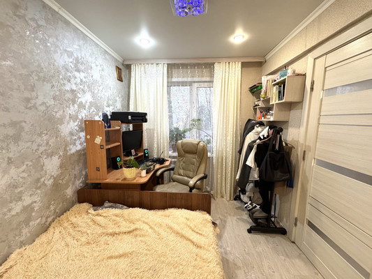 Продам трехкомнатную (3-комн.) квартиру, Ясная ул, 1, Новые Дарковичи п