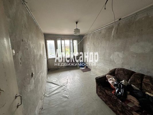 Продам трехкомнатную (3-комн.) квартиру, Петергофское ш, 1к1, Санкт-Петербург г