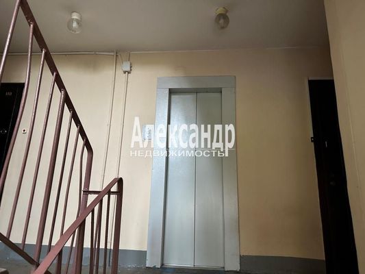 Продам трехкомнатную (3-комн.) квартиру, Петергофское ш, 1к1, Санкт-Петербург г