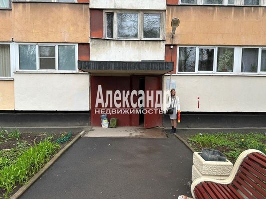 Продам трехкомнатную (3-комн.) квартиру, Петергофское ш, 1к1, Санкт-Петербург г
