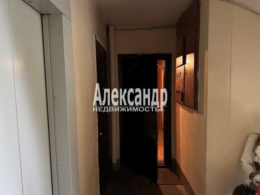 Продам трехкомнатную (3-комн.) квартиру, Петергофское ш, 1к1, Санкт-Петербург г