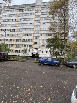 Продам трехкомнатную (3-комн.) квартиру, Сиреневый б-р, 8к1, Санкт-Петербург г