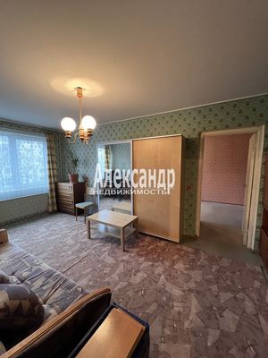 Продам трехкомнатную (3-комн.) квартиру, Сиреневый б-р, 8к1, Санкт-Петербург г