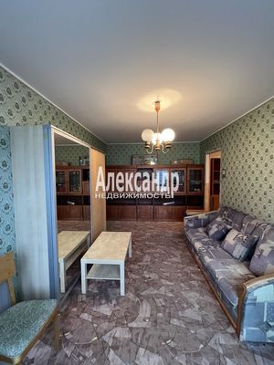 Продам трехкомнатную (3-комн.) квартиру, Сиреневый б-р, 8к1, Санкт-Петербург г