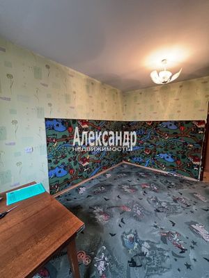 Продам трехкомнатную (3-комн.) квартиру, Сиреневый б-р, 8к1, Санкт-Петербург г