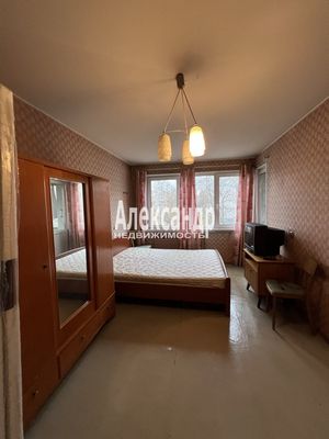 Продам трехкомнатную (3-комн.) квартиру, Сиреневый б-р, 8к1, Санкт-Петербург г