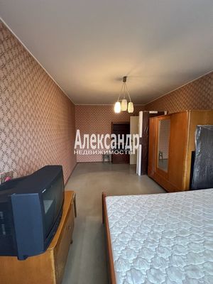 Продам трехкомнатную (3-комн.) квартиру, Сиреневый б-р, 8к1, Санкт-Петербург г