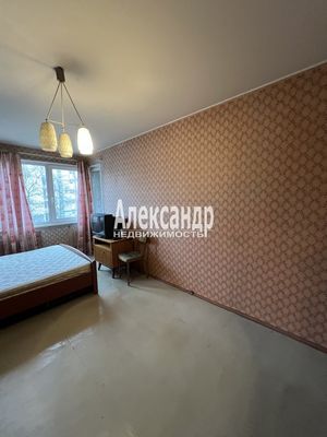 Продам трехкомнатную (3-комн.) квартиру, Сиреневый б-р, 8к1, Санкт-Петербург г