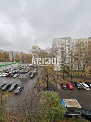 Продам трехкомнатную (3-комн.) квартиру, Сиреневый б-р, 8к1, Санкт-Петербург г