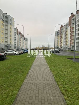 Продам двухкомнатную (2-комн.) квартиру, Рябиновая ул, 8к2, Янино-2 д
