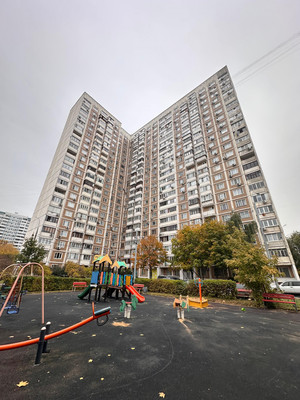 Продам многокомнатную квартиру, Маршала Захарова ул, 6к3, Москва г