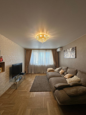 Продам многокомнатную квартиру, Маршала Захарова ул, 6к3, Москва г