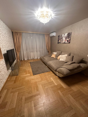 Продам многокомнатную квартиру, Маршала Захарова ул, 6к3, Москва г