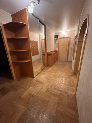 Продам многокомнатную квартиру, Маршала Захарова ул, 6к3, Москва г