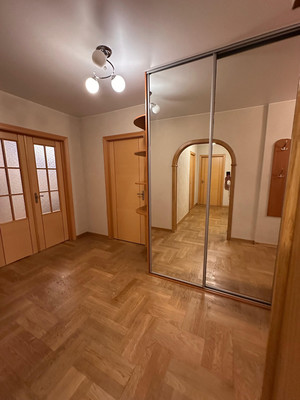 Продам многокомнатную квартиру, Маршала Захарова ул, 6к3, Москва г