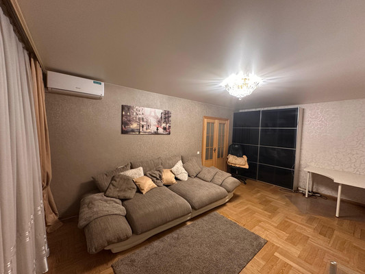 Продам многокомнатную квартиру, Маршала Захарова ул, 6к3, Москва г