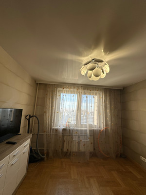 Продам многокомнатную квартиру, Маршала Захарова ул, 6к3, Москва г