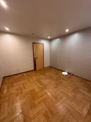 Продам многокомнатную квартиру, Маршала Захарова ул, 6к3, Москва г