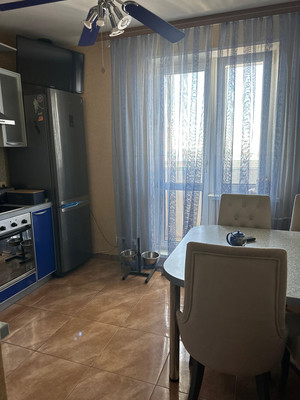 Продам многокомнатную квартиру, Маршала Захарова ул, 6к3, Москва г