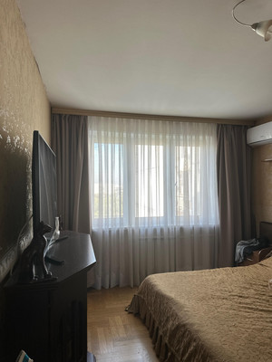 Продам многокомнатную квартиру, Маршала Захарова ул, 6к3, Москва г