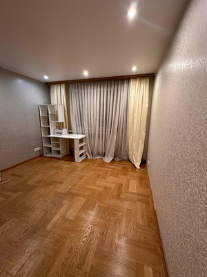 Продам многокомнатную квартиру, Маршала Захарова ул, 6к3, Москва г