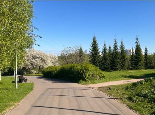 Продам многокомнатную квартиру, Маршала Захарова ул, 6к3, Москва г