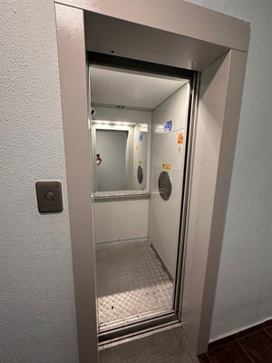 Продам многокомнатную квартиру, Маршала Захарова ул, 6к3, Москва г