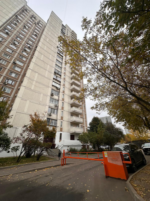 Продам многокомнатную квартиру, Маршала Захарова ул, 6к3, Москва г