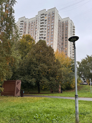 Продам многокомнатную квартиру, Маршала Захарова ул, 6к3, Москва г