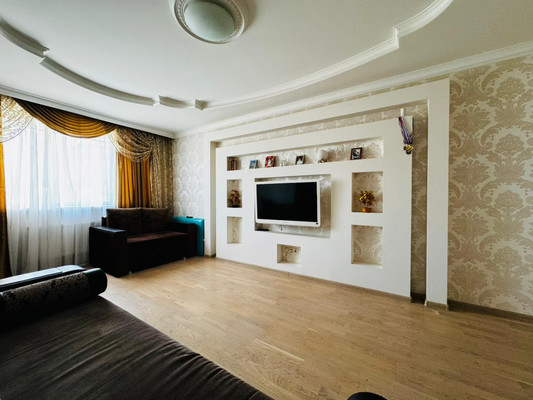 Продам трехкомнатную (3-комн.) квартиру, им. Достоевского ул, 84к1, Краснодар г