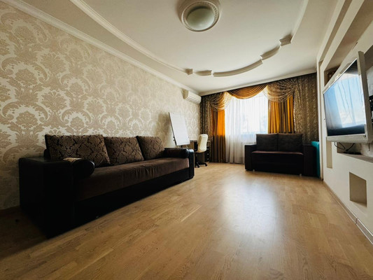 Продам трехкомнатную (3-комн.) квартиру, им. Достоевского ул, 84к1, Краснодар г