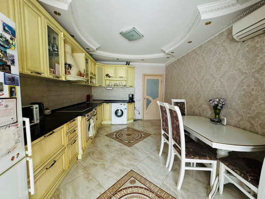 Продам трехкомнатную (3-комн.) квартиру, им. Достоевского ул, 84к1, Краснодар г