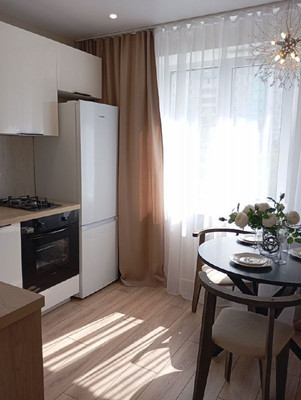 Продам двухкомнатную (2-комн.) квартиру, Адоратского ул, 5, Казань г