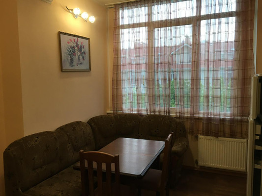 Продам однокомнатную (1-комн.) квартиру, Луговая ул, 4к2, Симферополь г