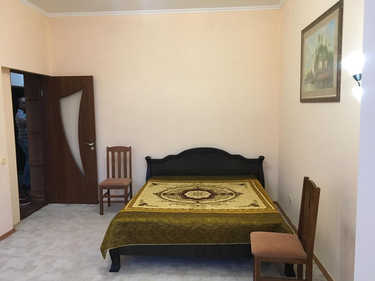 Продам однокомнатную (1-комн.) квартиру, Луговая ул, 4к2, Симферополь г