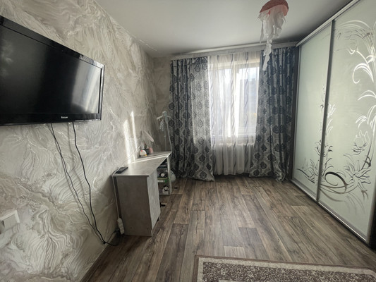 Продам двухкомнатную (2-комн.) квартиру, Балаклавская ул, 63, Симферополь г