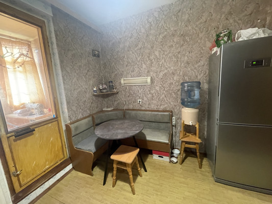 Продам двухкомнатную (2-комн.) квартиру, Балаклавская ул, 63, Симферополь г