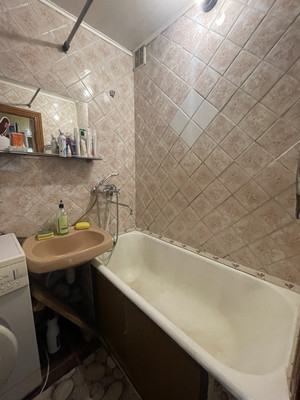 Продам двухкомнатную (2-комн.) квартиру, Балаклавская ул, 63, Симферополь г