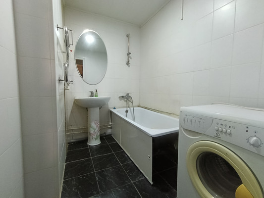 Продам трехкомнатную (3-комн.) квартиру, им. 40-летия Победы ул, 35к2, Краснодар г